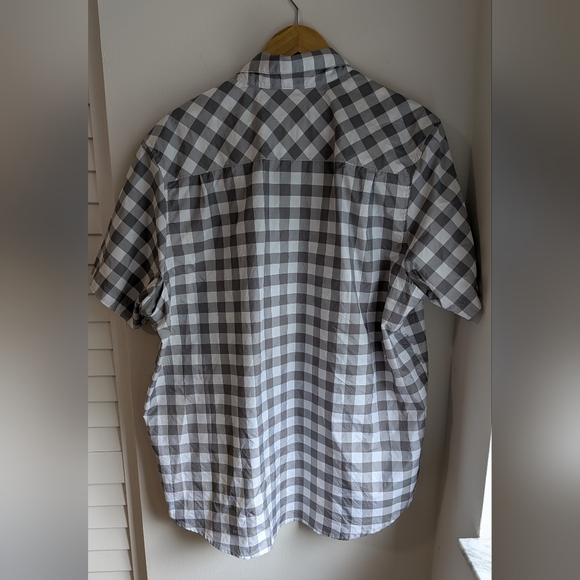 Under Armour Gray Checkered Short Sleeve Shirt Size CL - Picture 4 of 4